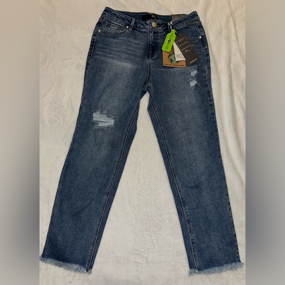 NWT 1822 Denim Girlfriend jeans size 6/28
